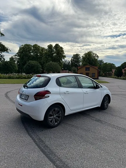 Peugeot 208 2017 photo 2