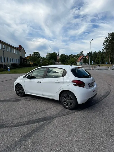 Peugeot 208 2017 photo 4