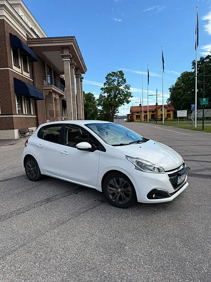 Peugeot 208 2017 photo 3