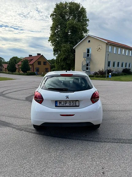 Peugeot 208 2017 photo 5