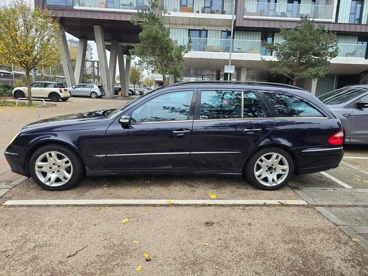 Mercedes-Benz E-Class 2004 photo 4