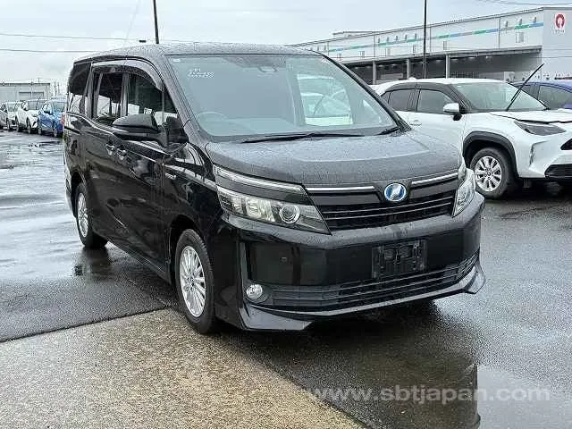 Toyota Voxy Hybrid V