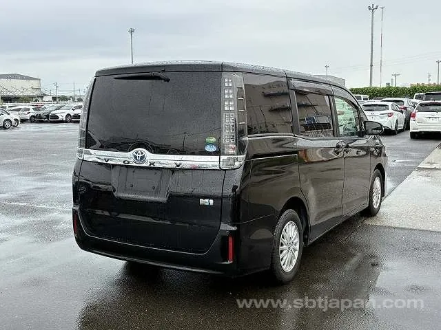 Toyota Voxy Hybrid V 2016 photo 4