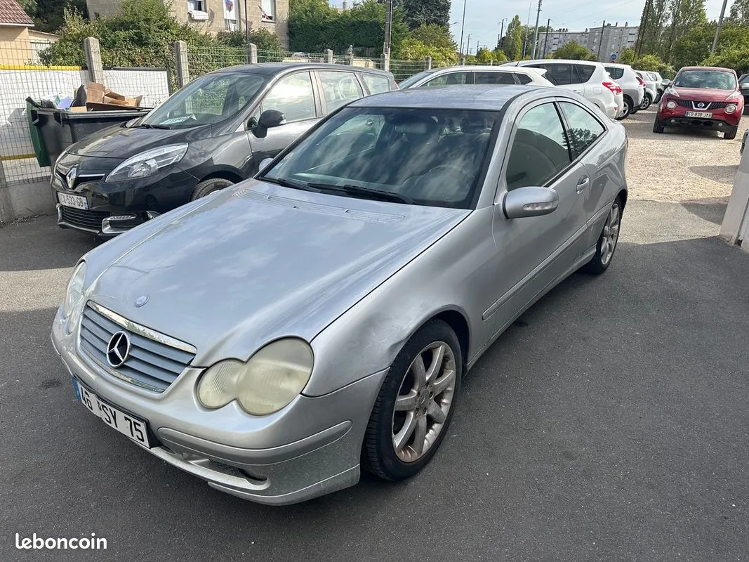Mercedes-Benz C-Class 2004 photo 2