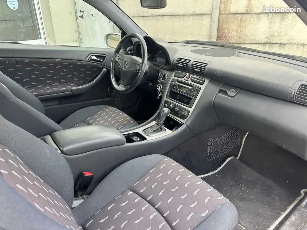 Mercedes-Benz C-Class 2004 photo 5