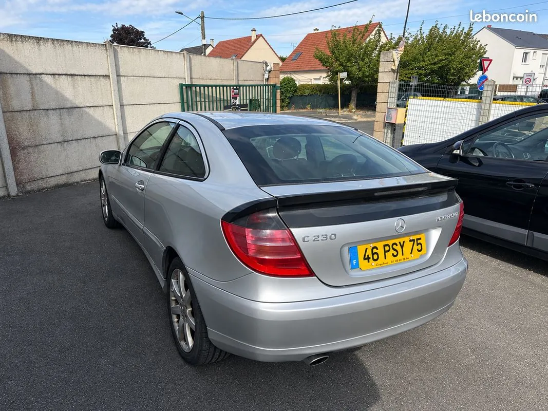 Mercedes-Benz C-Class 2004 photo 3