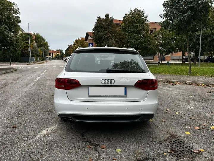 Audi A4 Avant 2010 photo 4