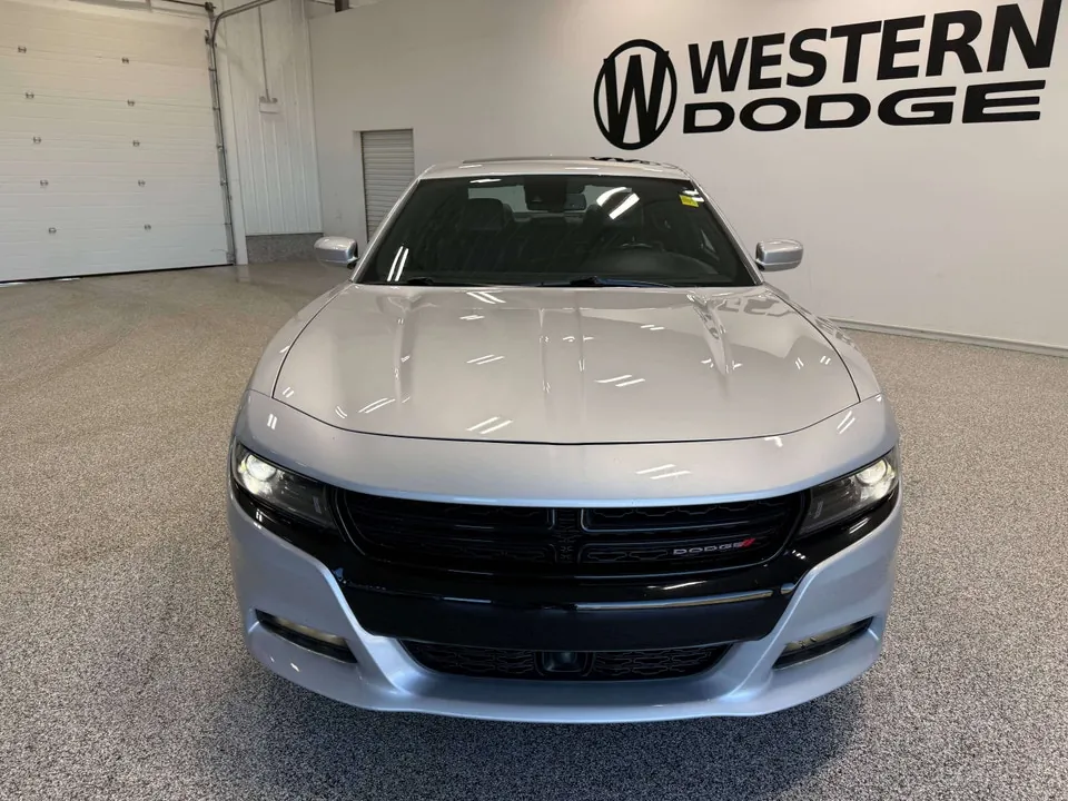 Dodge Charger 2022 photo 2