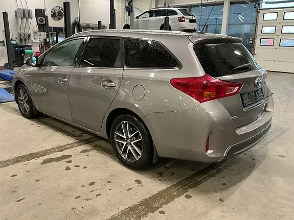 Toyota Auris 2015 photo 3