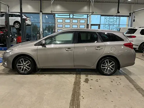 Toyota Auris 2015 photo 2