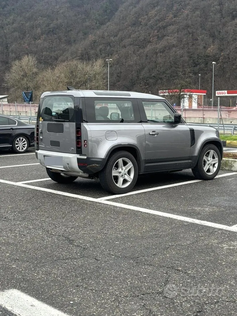 Land Rover Defender 2021 photo 2