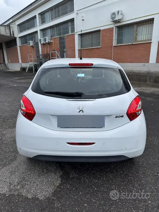 Peugeot 208 2012 photo 4