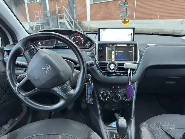 Peugeot 208 2012 photo 5