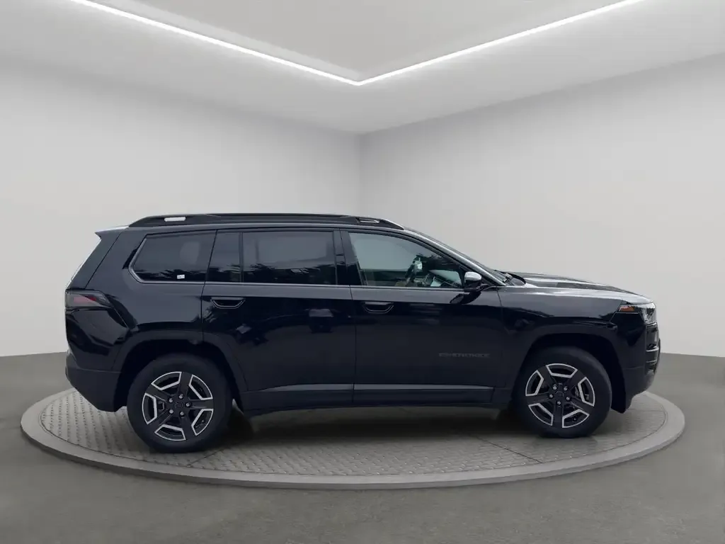 Jeep Cherokee 2026 photo 3