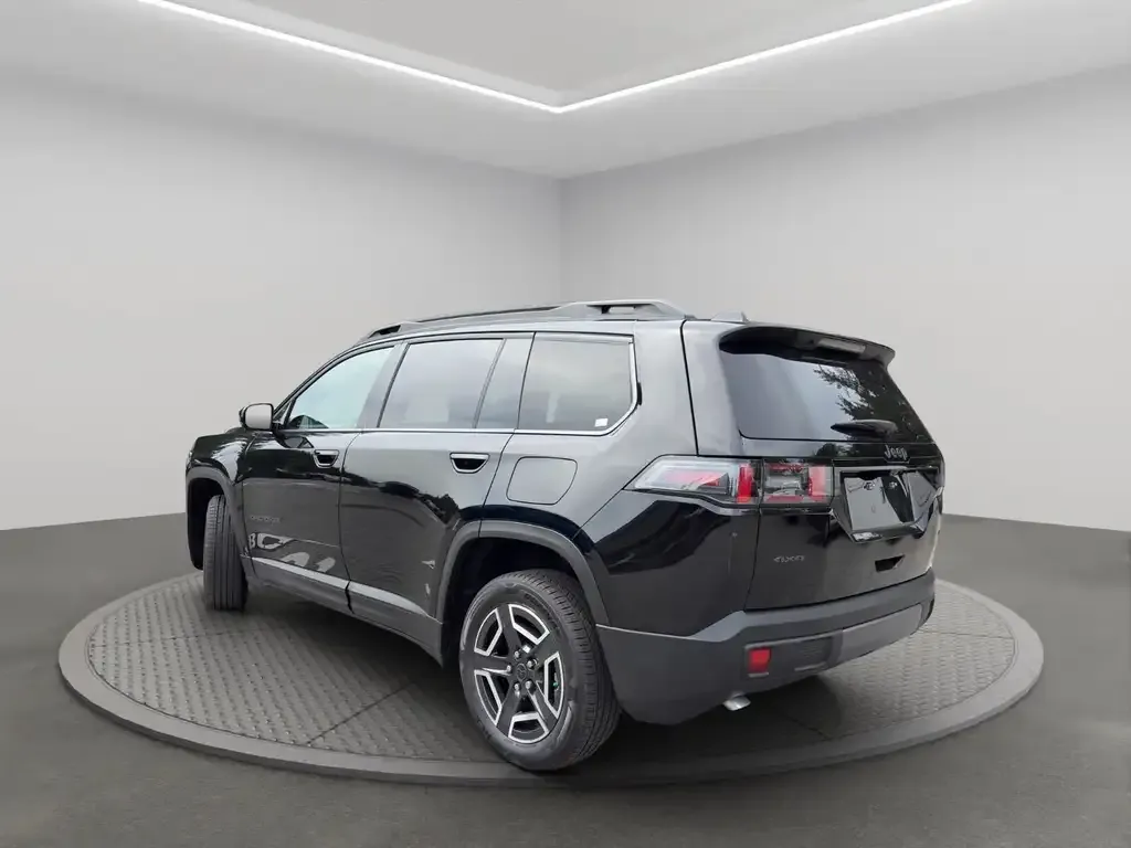 Jeep Cherokee 2026 photo 4