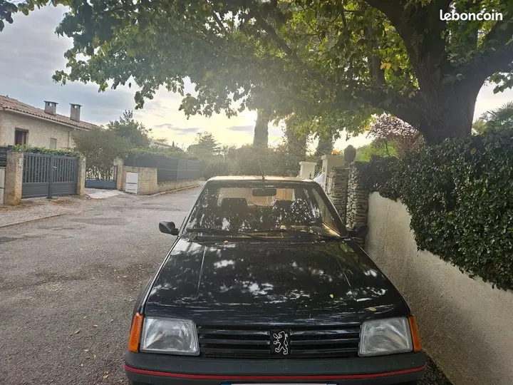 Peugeot 205