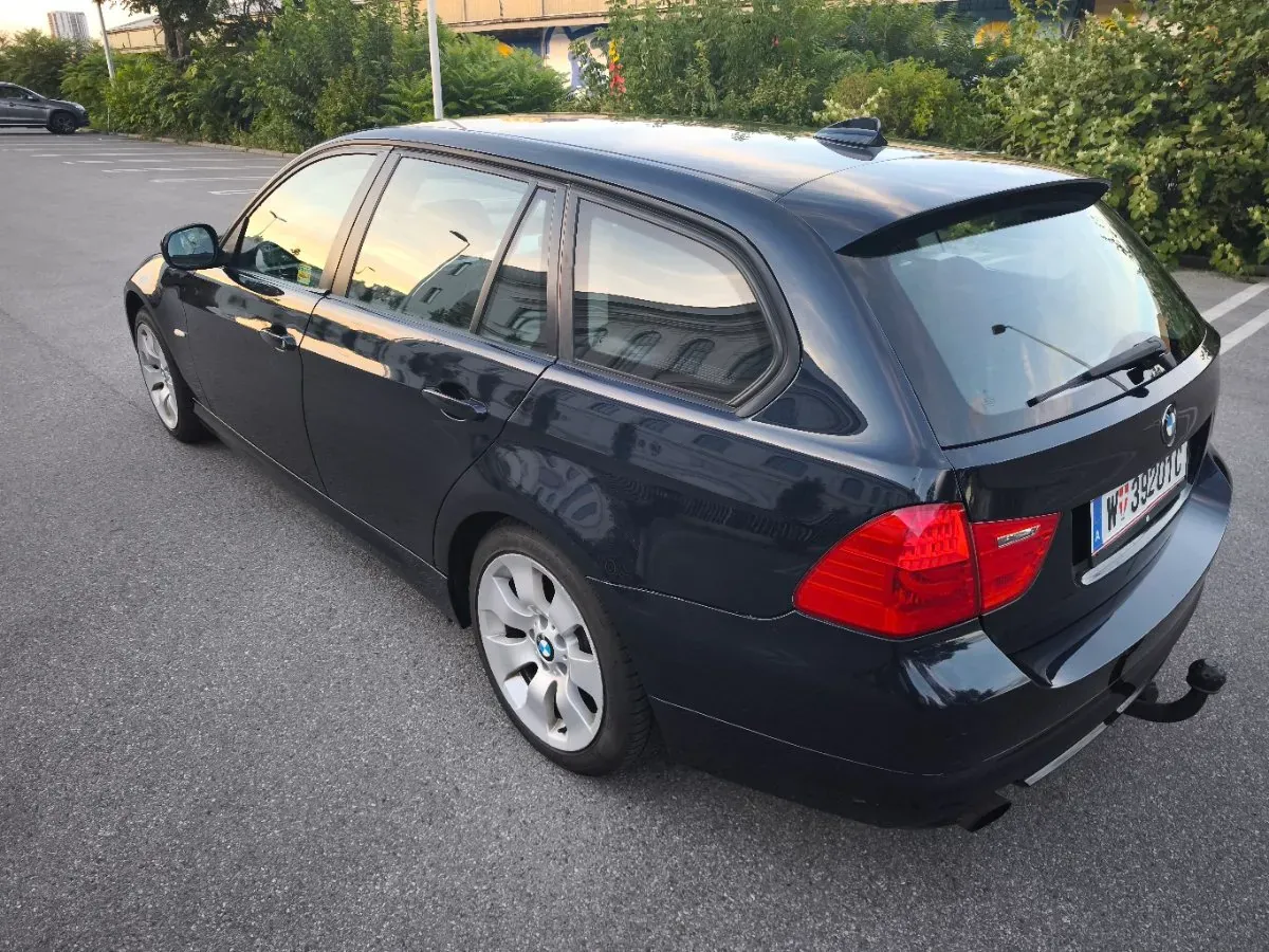BMW 3 Series 2009 photo 3