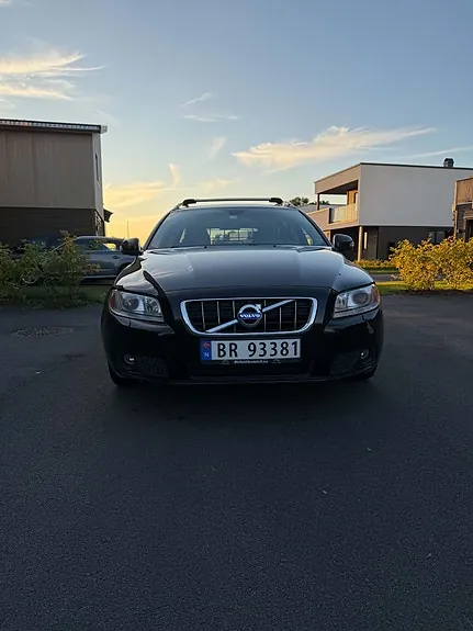 Volvo V70 2010 photo 2