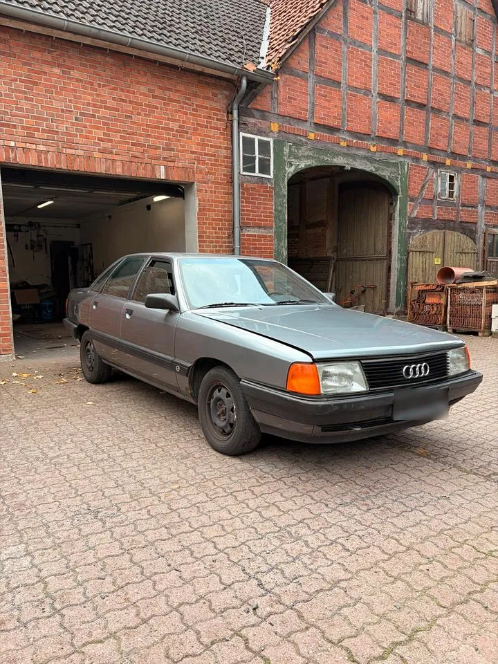 Audi 100