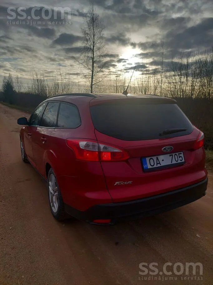 Ford Focus 2011 photo 2