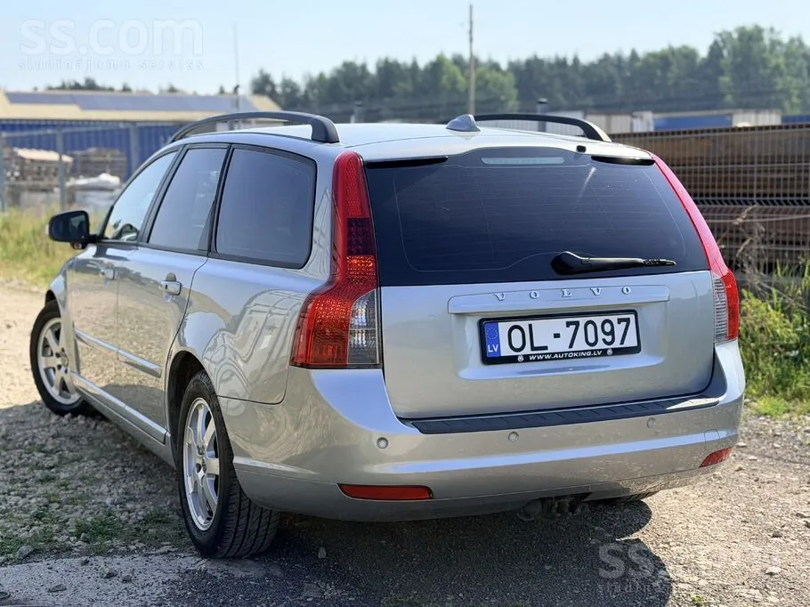 Volvo V50 2011 photo 2