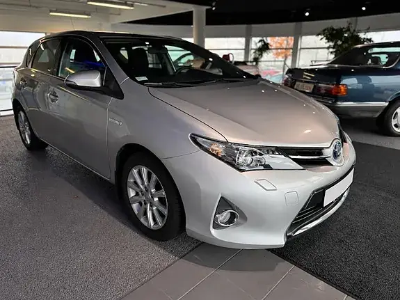 Toyota Auris 2015 photo 4