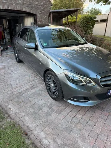 Mercedes-Benz E200