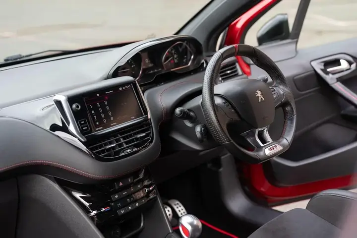 Peugeot 208 2018 photo 4