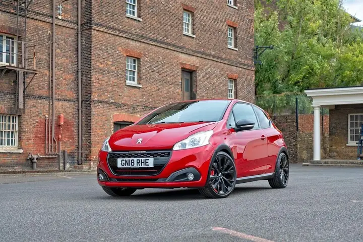 Peugeot 208 2018 photo 2