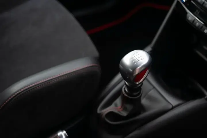 Peugeot 208 2018 photo 3