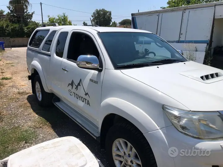 Toyota Hilux 2013 photo 2