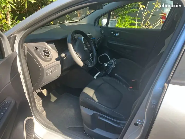 Renault Captur 2018 photo 2