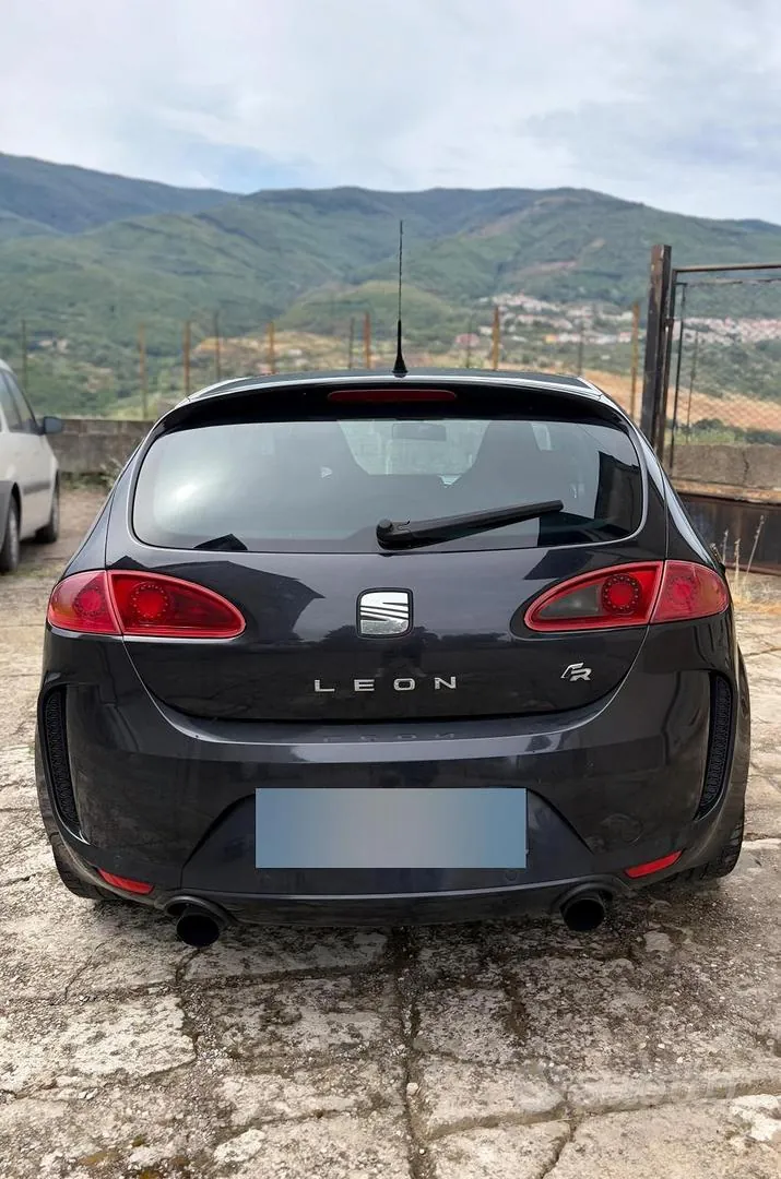 Seat Leon 2010 photo 2
