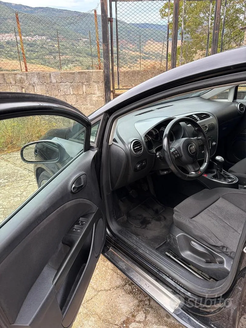 Seat Leon 2010 photo 4