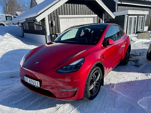 Tesla Model Y 2023 photo 2