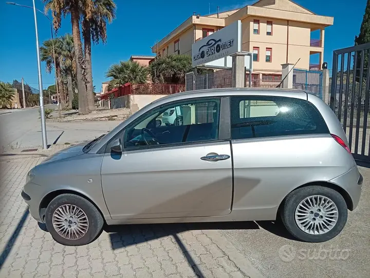 Lancia Ypsilon 2004 photo 2