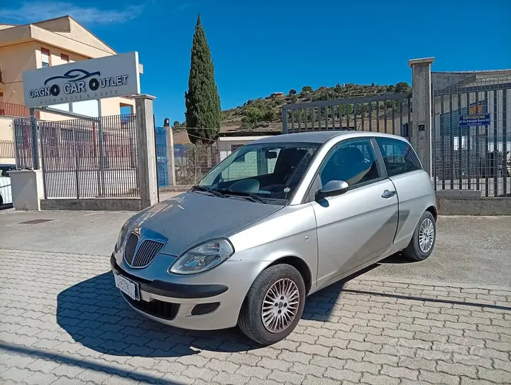 Lancia Ypsilon