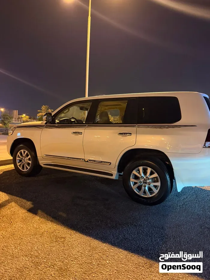 Toyota Land Cruiser 2017 photo 3