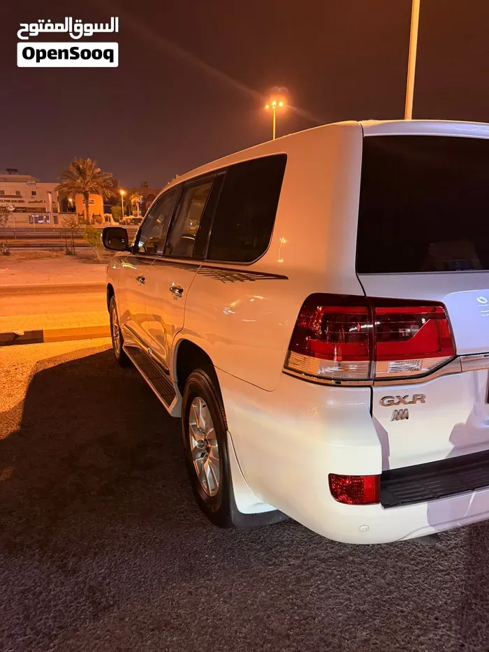 Toyota Land Cruiser 2017 photo 2