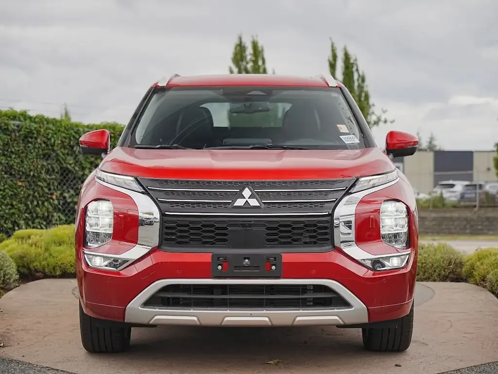 Mitsubishi Outlander 2024 photo 3