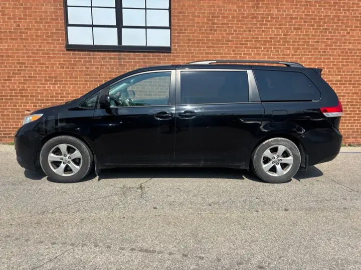 Toyota Sienna 2013 photo 5