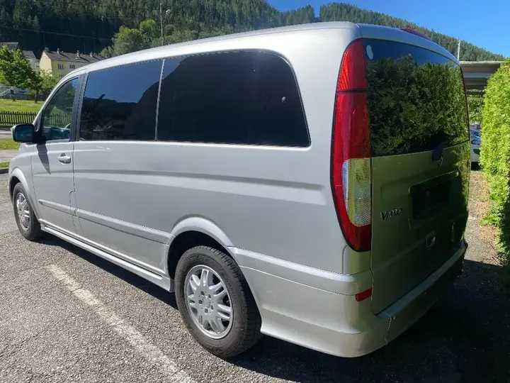 Mercedes-Benz Viano 2010 photo 3