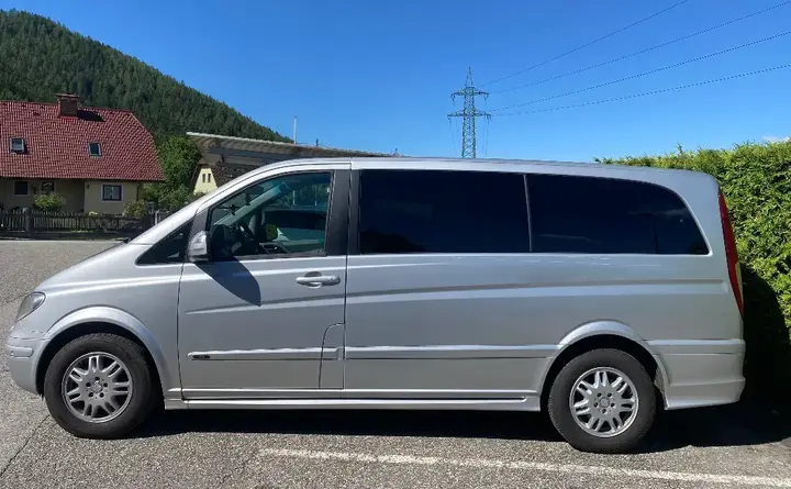 Mercedes-Benz Viano 2010 photo 2