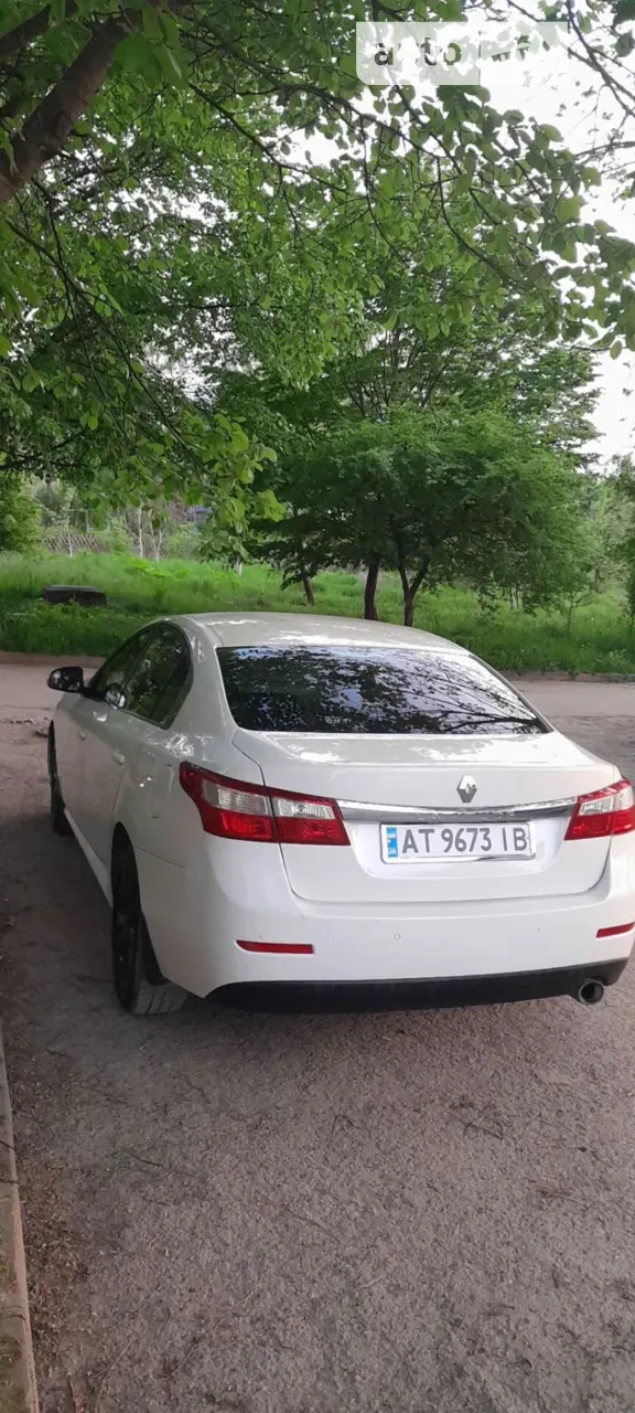 Renault Latitude 2012 photo 3