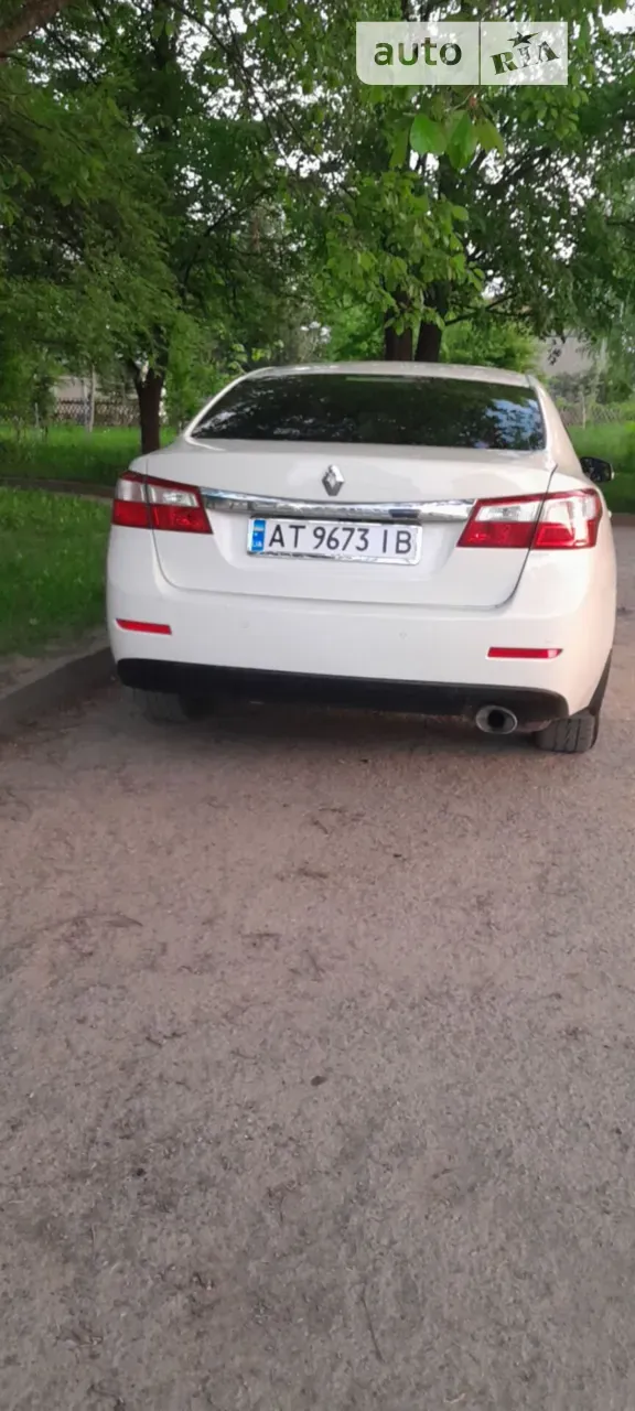 Renault Latitude 2012 photo 4