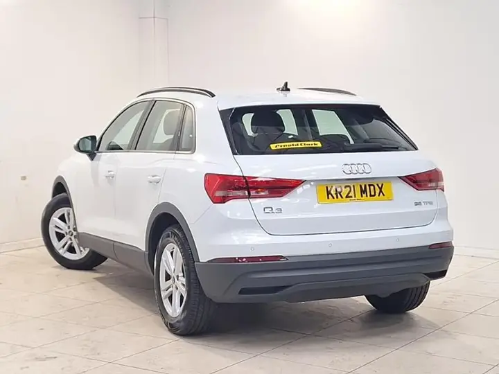 Audi Q3 2021 photo 2