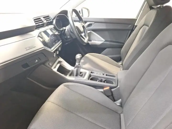 Audi Q3 2021 photo 5