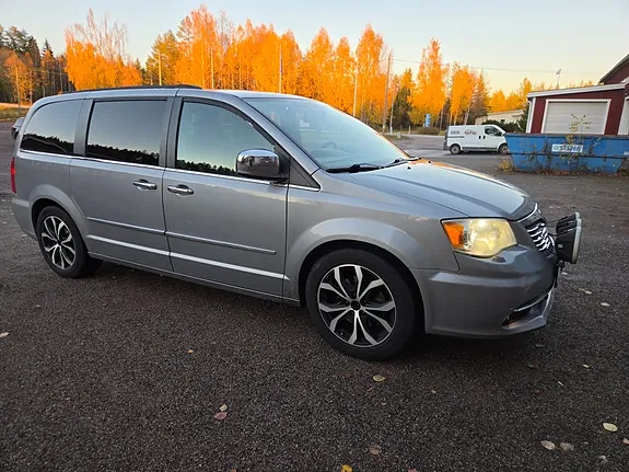 Lancia Voyager 2014 photo 3