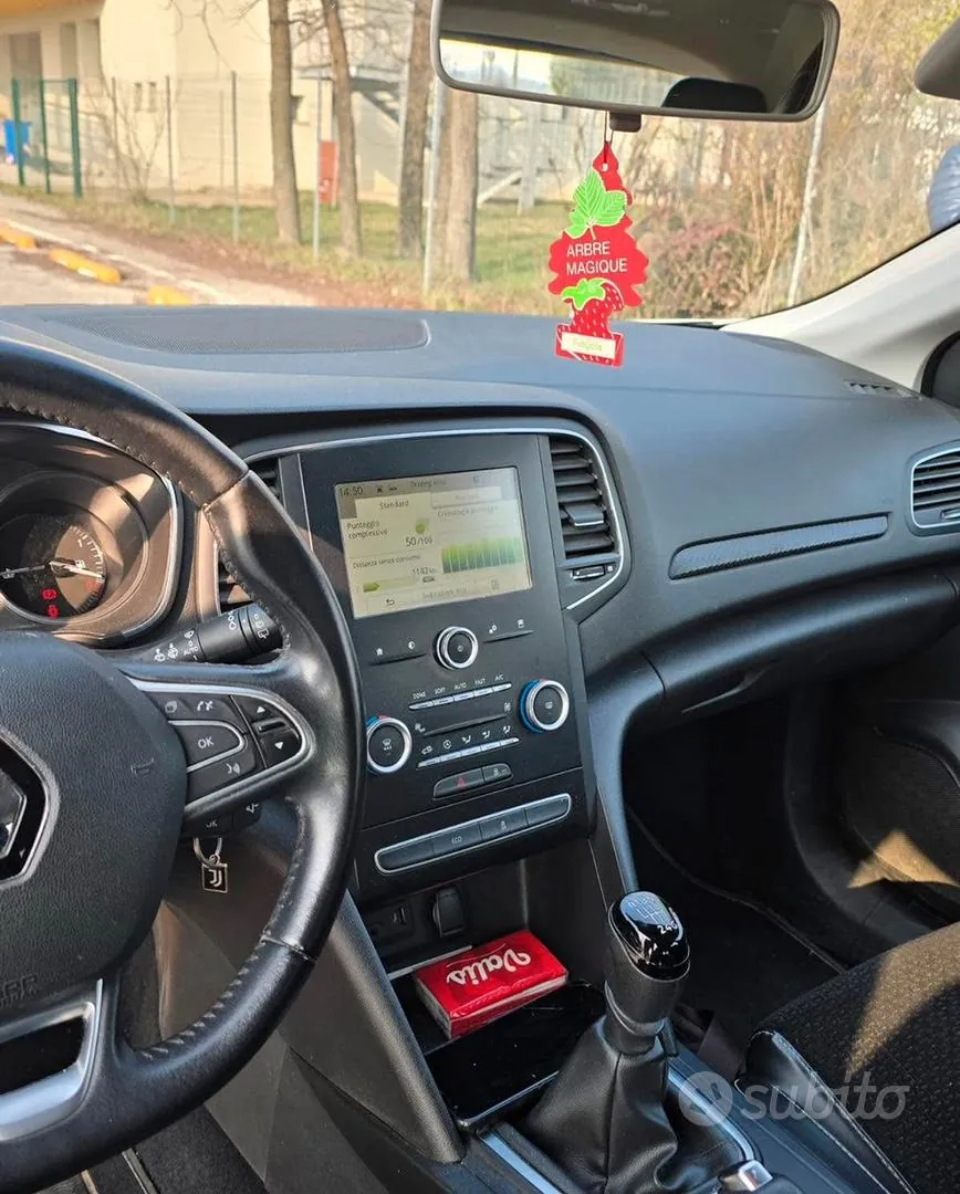 Renault Megane 2018 photo 2