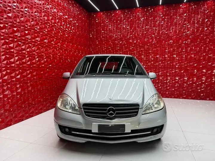 Mercedes-Benz A 2010 photo 2